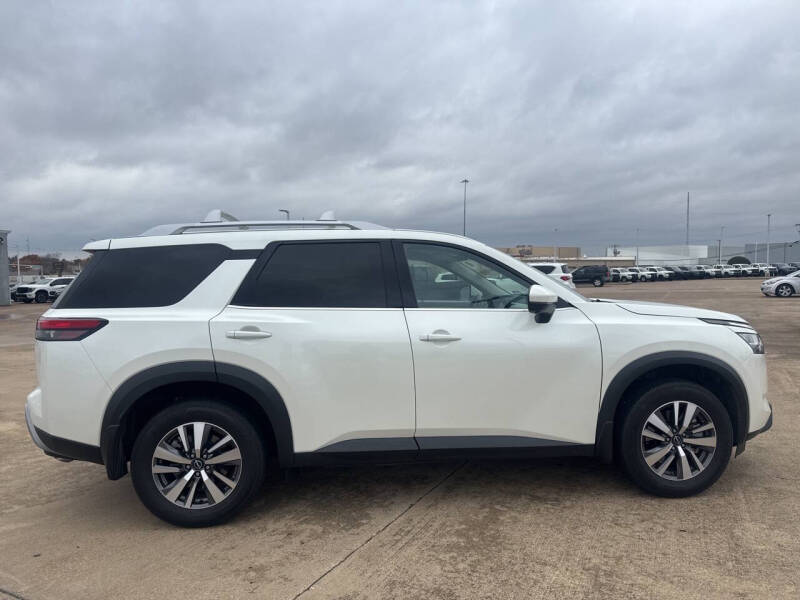 2024 Nissan Pathfinder SL