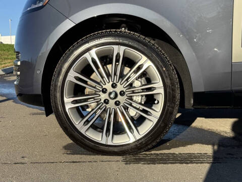 2025 Land Rover Range Rover P400 SE LWB