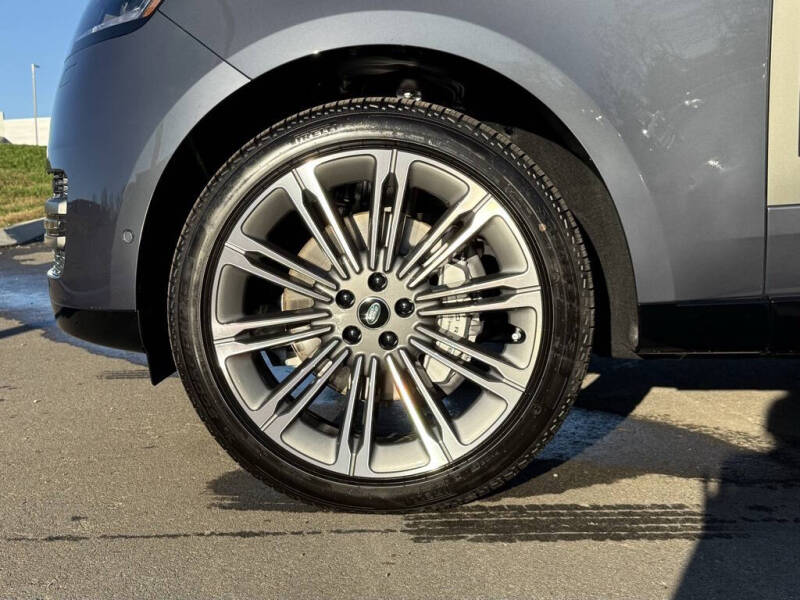 2025 Land Rover Range Rover P400 SE LWB