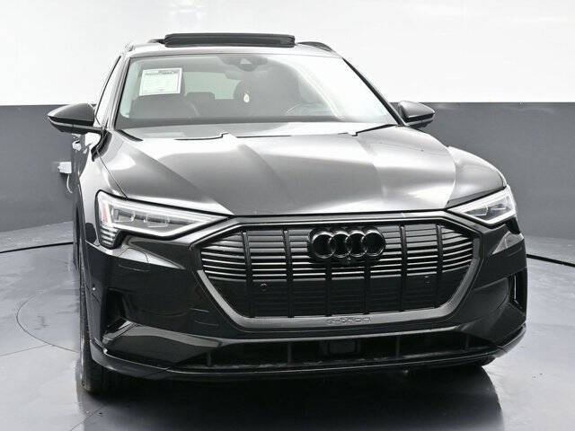 2019 Audi e-tron quattro Prestige