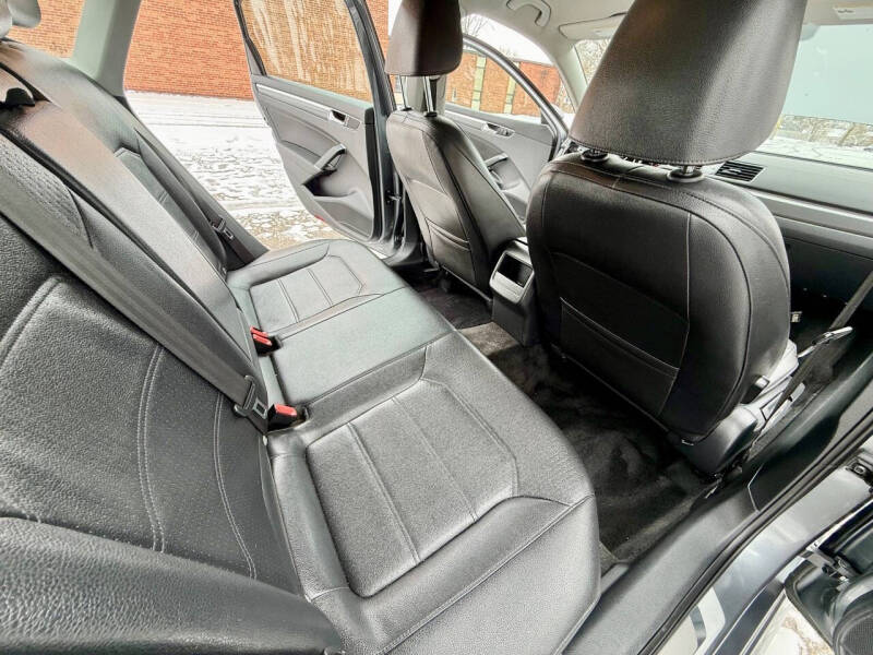 2017 Volkswagen Passat 1.8T R-Line