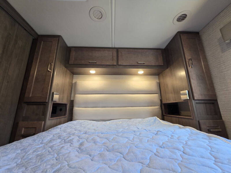 2020 Winnebago Vista