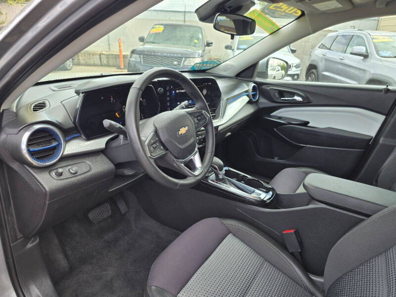 2025 Chevrolet Trax LT