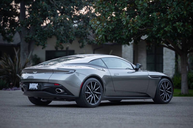 2018 Aston Martin DB11 Base photo 65