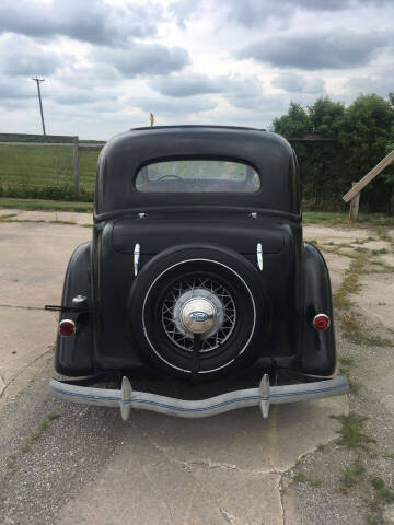 1935 Ford 2 Door Sedan