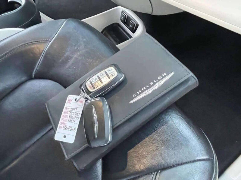 2017 Chrysler Pacifica Touring-L