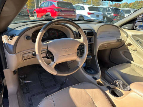 2004 Ford Mustang Deluxe