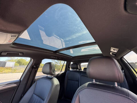 2022 Volkswagen Tiguan SE R-Line Black