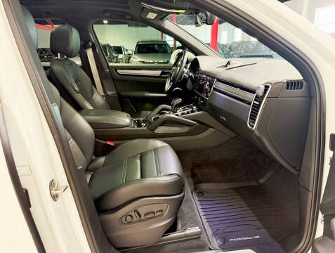 2022 Porsche Cayenne Platinum Edition