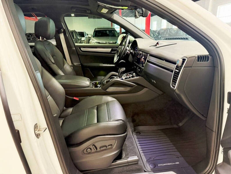 2022 Porsche Cayenne Platinum Edition