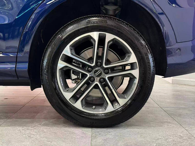 2025 Audi Q5 quattro Premium TFSI