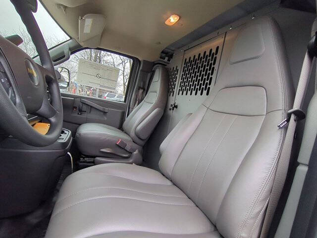 2025 Chevrolet Express 2500