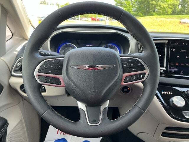 2022 Chrysler Pacifica 40