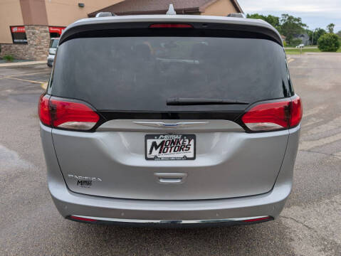 2020 Chrysler Pacifica Touring L