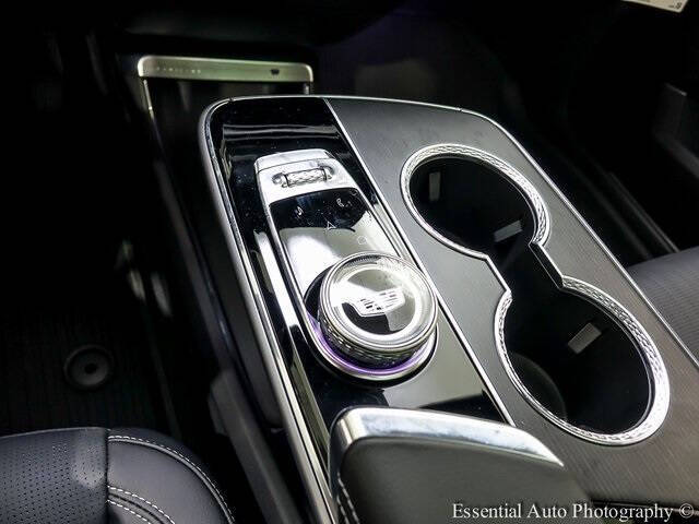 2025 Cadillac LYRIQ Luxury 1