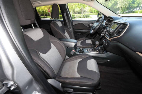 2016 Jeep Cherokee Sport