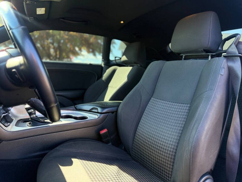 2016 Dodge Challenger SXT