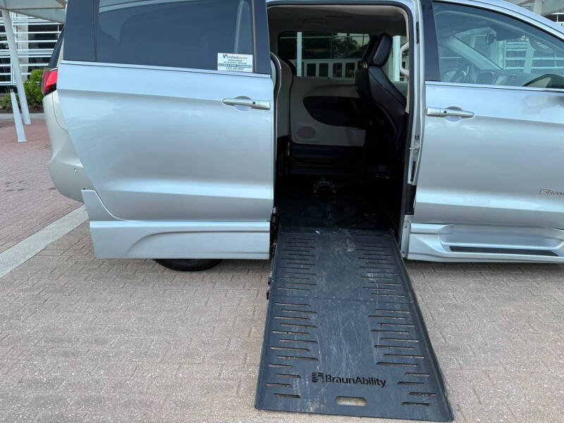 2023 Chrysler Pacifica Touring L