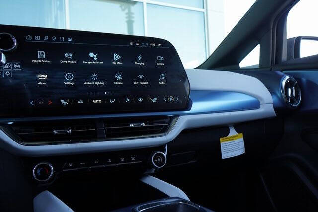 2025 Chevrolet Equinox EV LT 2