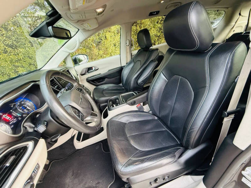 2022 Chrysler Pacifica Touring L
