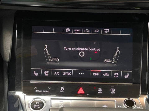 2022 Audi e-tron quattro Premium Plus