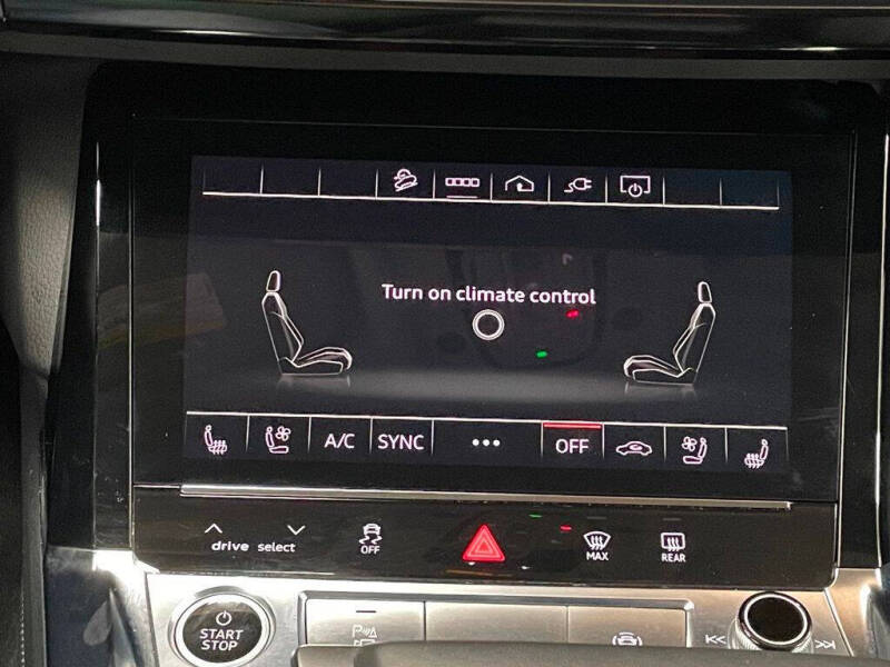 2022 Audi e-tron quattro Premium Plus