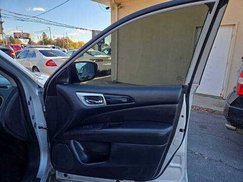 2020 Nissan Pathfinder SV