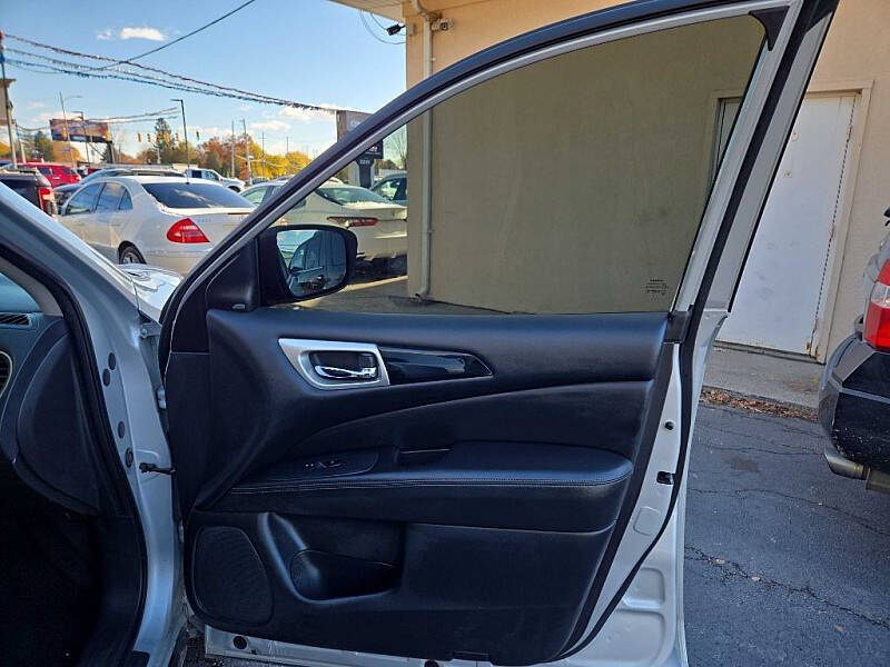 2020 Nissan Pathfinder SV