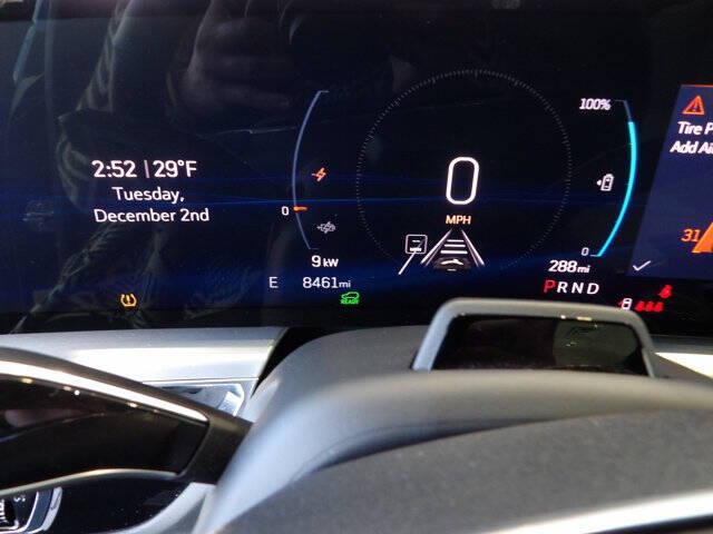 2024 Cadillac LYRIQ Luxury 2