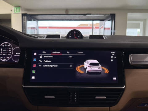 2023 Porsche Cayenne Platinum Edition