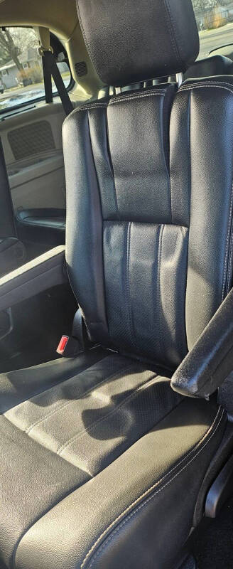 2012 Chrysler Town and Country Touring-L