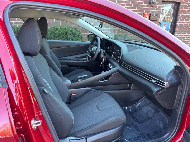 2024 Hyundai Elantra SE