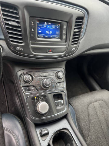 2015 Chrysler 200 Limited