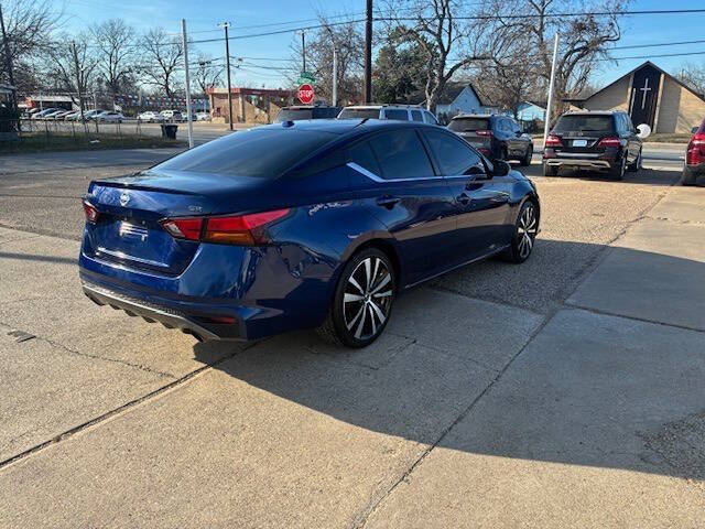2022 Nissan Altima 2.5 SR