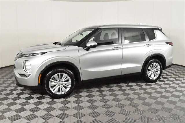 2025 Mitsubishi Outlander ES