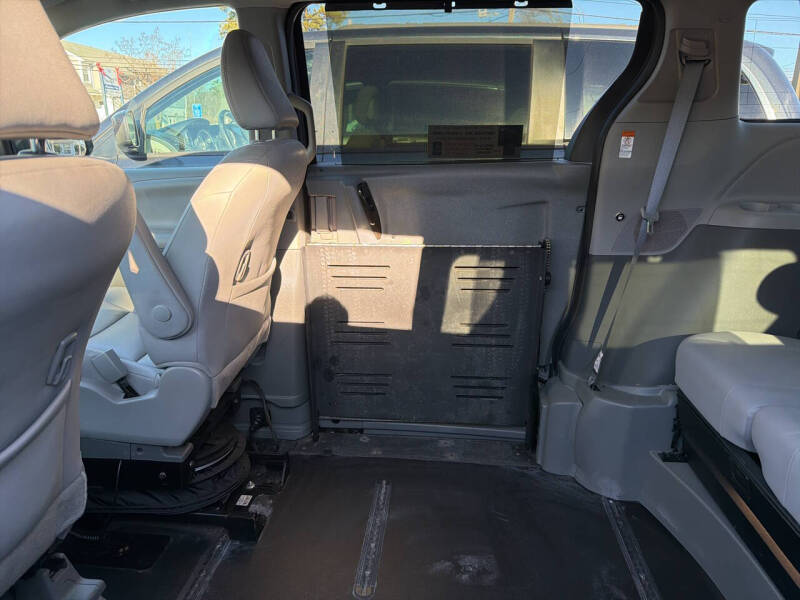 2020 Toyota Sienna XLE 8-Passenger
