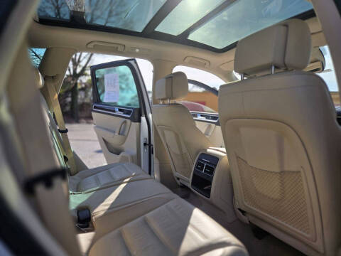 2016 Volkswagen Touareg VR6 Lux