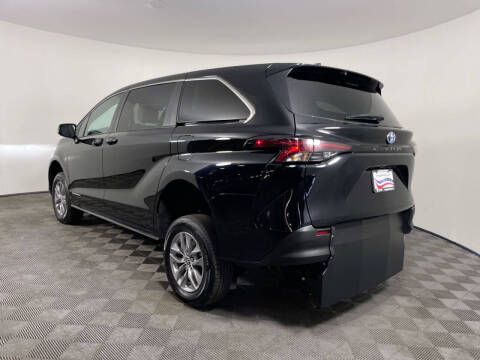 2023 Toyota Sienna LE 8-Passenger