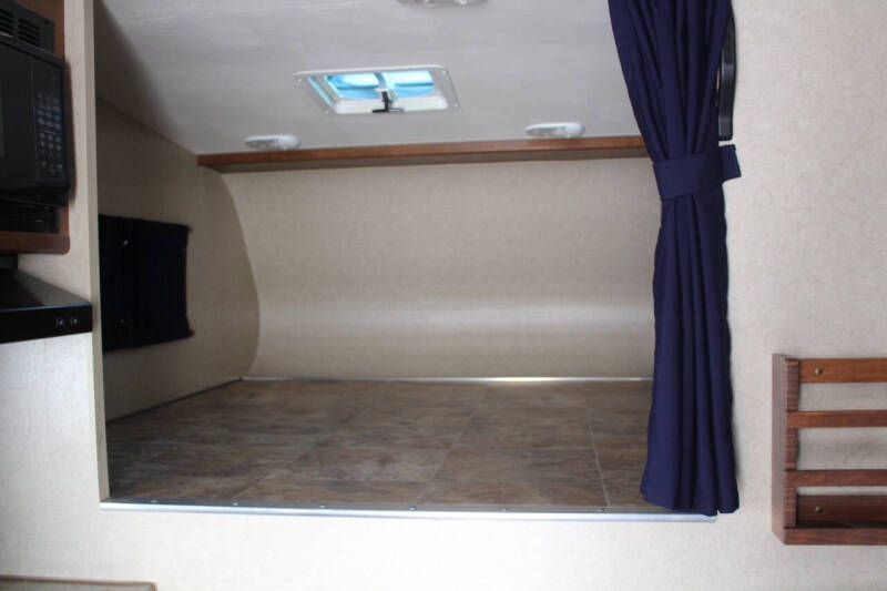 2017 Lance Cab Over 650