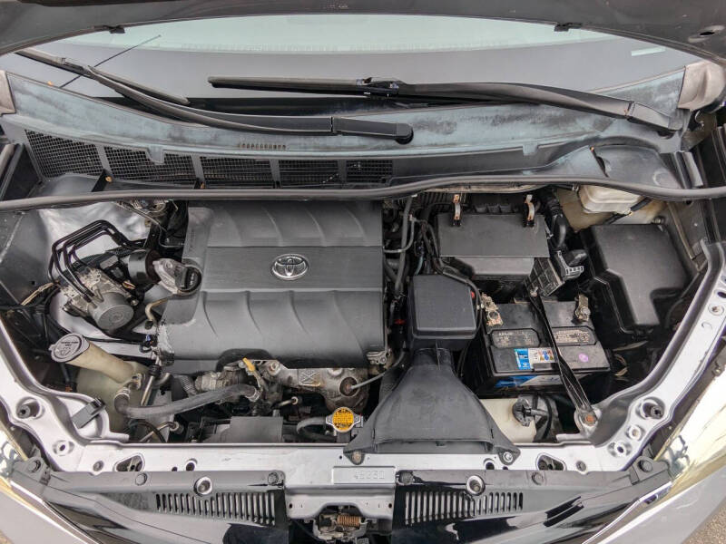 2014 Toyota Sienna XLE 7-Passenger Auto Access Seat