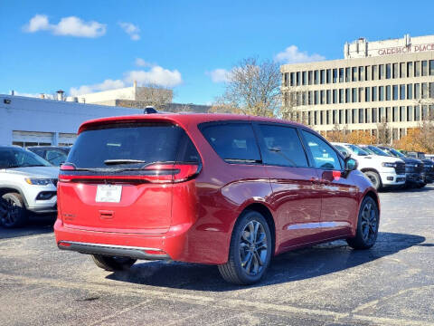 2026 Chrysler Pacifica Select