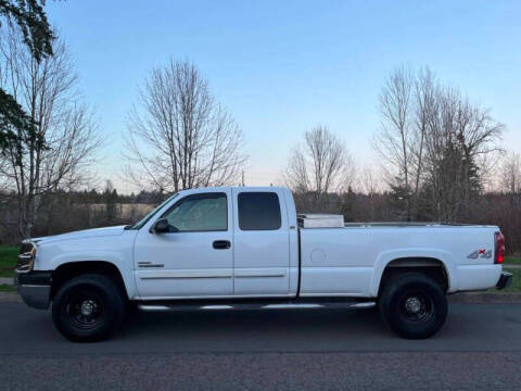 2004 Chevrolet Silverado 2500HD for sale at CLEAR CHOICE AUTOMOTIVE in Milwaukie OR