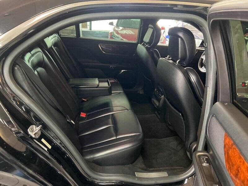 2017 Lincoln Continental Premiere