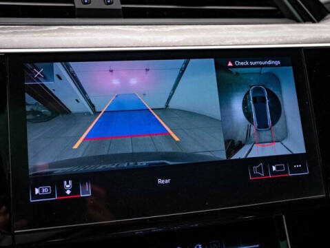 2022 Audi e-tron quattro Premium