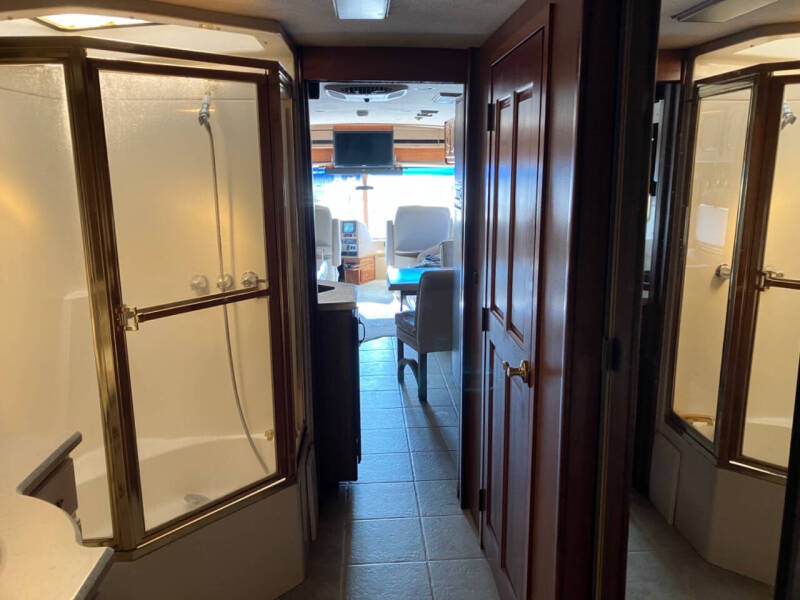 1999 Winnebago Ultimate Freedom