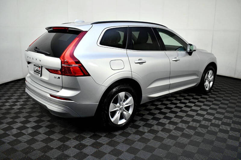 2022 Volvo XC60 B5 Momentum