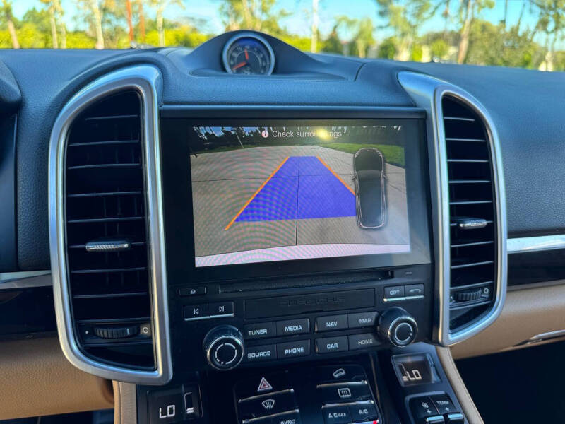 2017 Porsche Cayenne Platinum Edition