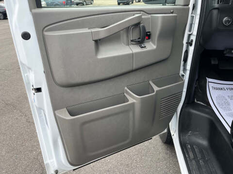 2025 Chevrolet Express LS 3500