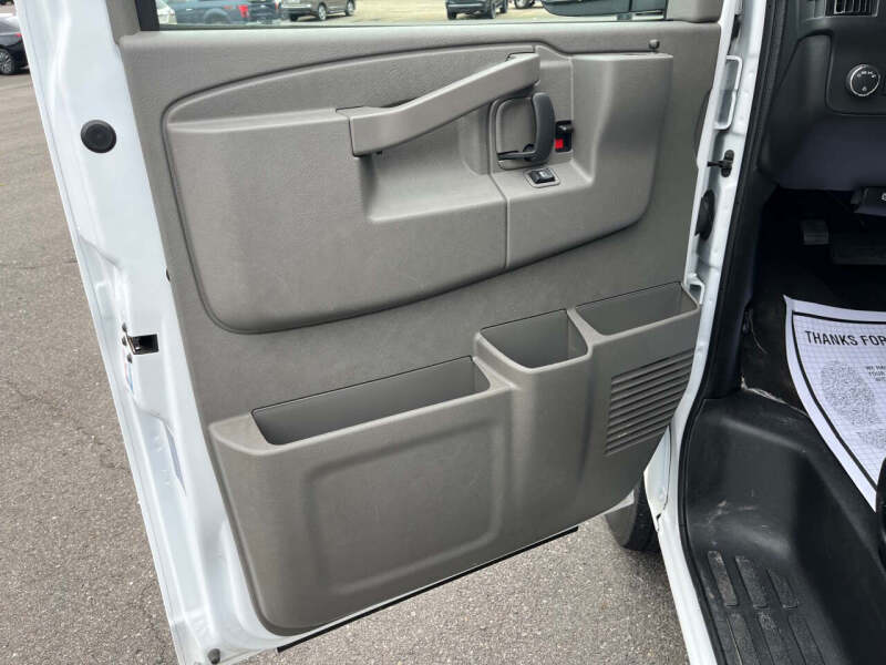 2025 Chevrolet Express LS 3500