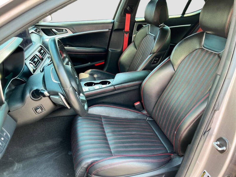 2023 Genesis G70